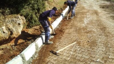 Tavas Belediye Başkanı Kadir Tatık, Fen İşleri Müdürlüğü'nün mahallelerde yürüttüğü
