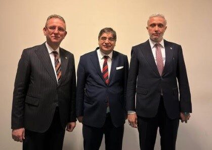 Tavşanlı’daki Noterler Cumartesi Günü Hizmet Vermesi İçin Başvuru Yapıldı Kütahya'nın Tavşanlı ilçesinde noterlerdeki yoğunluğu azaltmak için, milletvekilleri Mehmet Demir