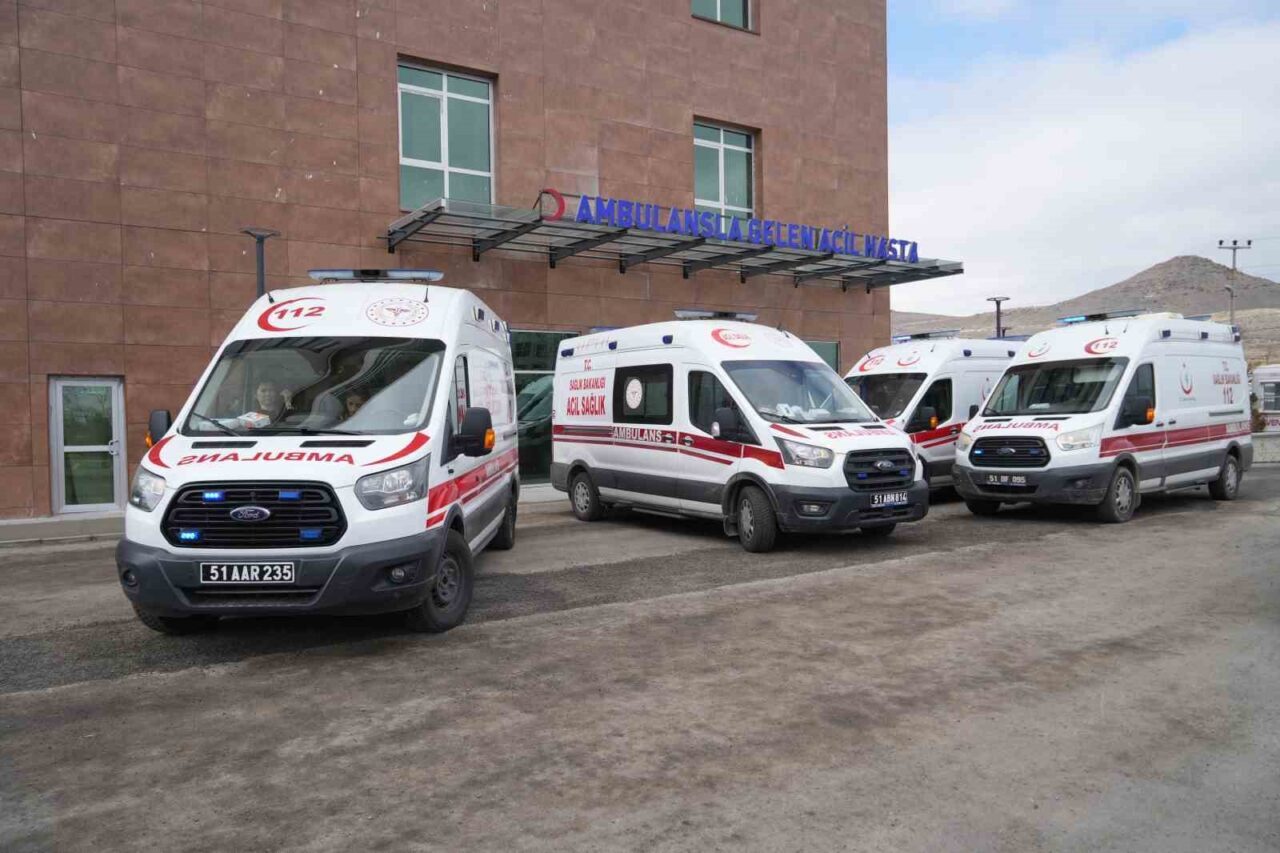 Niğde'de, tavuk döner yedikten sonra bulantı ve kusma şikayetleriyle hastaneye