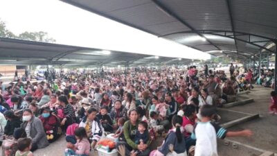 Tayland-Kamboçya Sınırında Artan Çatışmalar Nedeniyle Hayatını Kaybedenlerin Sayısı 16’ya Yükseldi, Sınır Kapısı Açıldı Tayland ve Kamboçya arasındaki sınır çatışmalarında ölü sayısı 16'ya yükseldi.