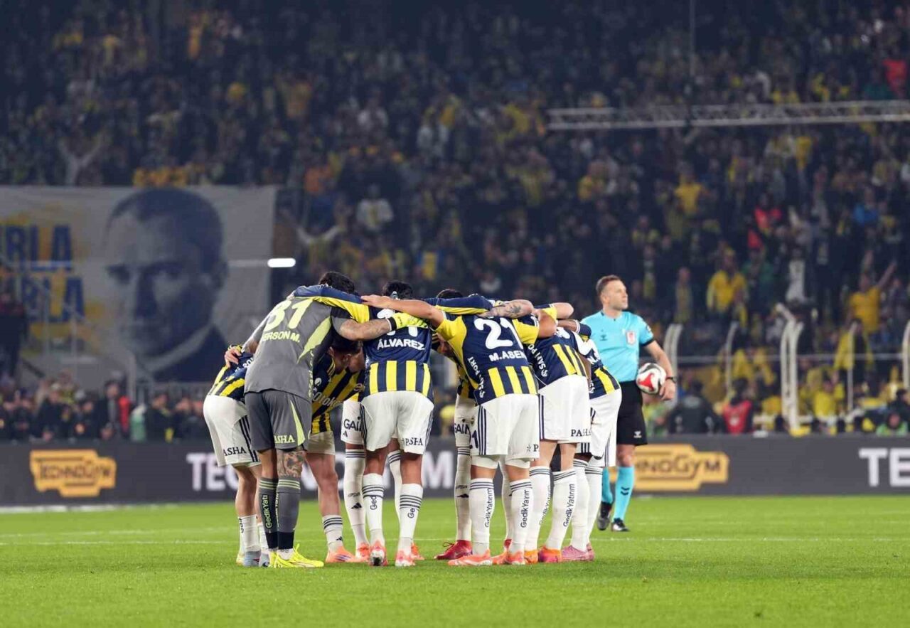 Fenerbahçe, Galatasaray derbisinde Teknik Direktör Domenico Tedesco'nun 3 oyuncu değişikliğiyle