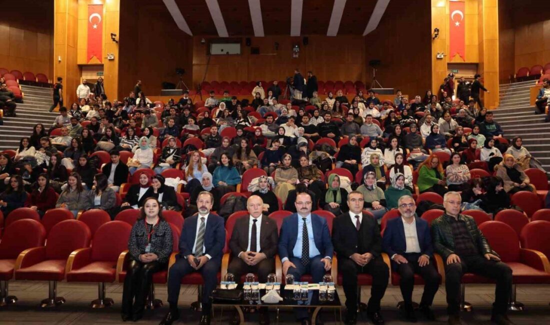 Atatürk Üniversitesi, TEDxAtatürkUniversity etkinliğine ev sahipliği yaparak "PERDE" temasıyla bilgi
