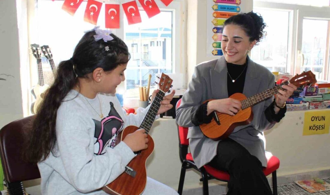 Yaygınçayır Köyü’nde Genç Öğretmenin Özverili Çabaları, 4 Çocuk İçin Umut Oluyor Bingöl'ün Yaygınçayır köyünde tek öğretmen olarak görev yapan 26 yaşındaki