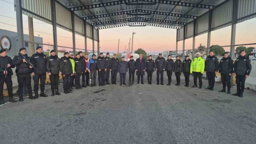 Tekirdağ Valisi Soytürk, yılbaşı vesilesiyle görevdeki güvenlik ve acil hizmet personelini ziyaret etti.