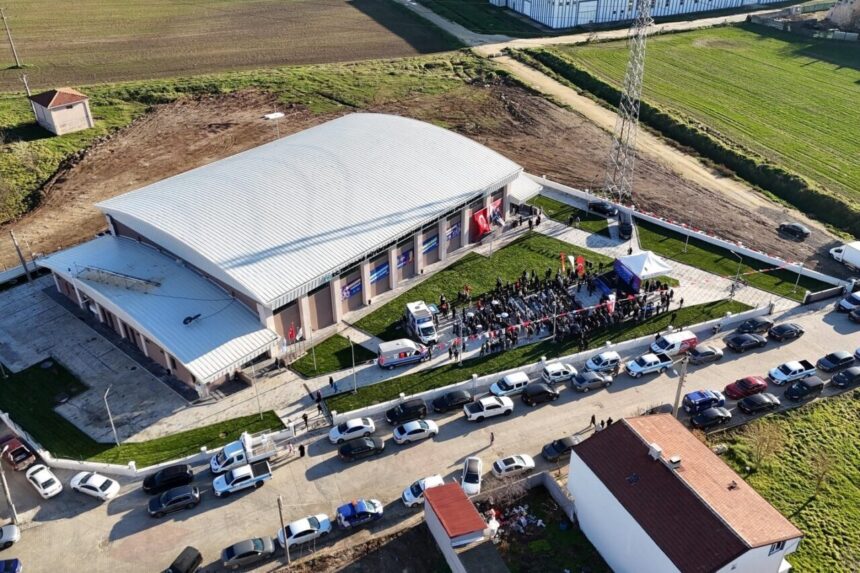 Ergene Spor Salonu, Tekirdağ’ın Ergene ilçesinde düzenlenen törenle açıldı