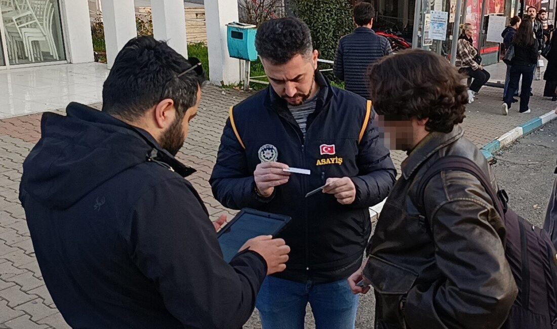 Tekirdağ'ın Süleymanpaşa ilçesinde, il emniyet müdürlüğü tarafından "Huzur Uygulaması" gerçekleştirildi.