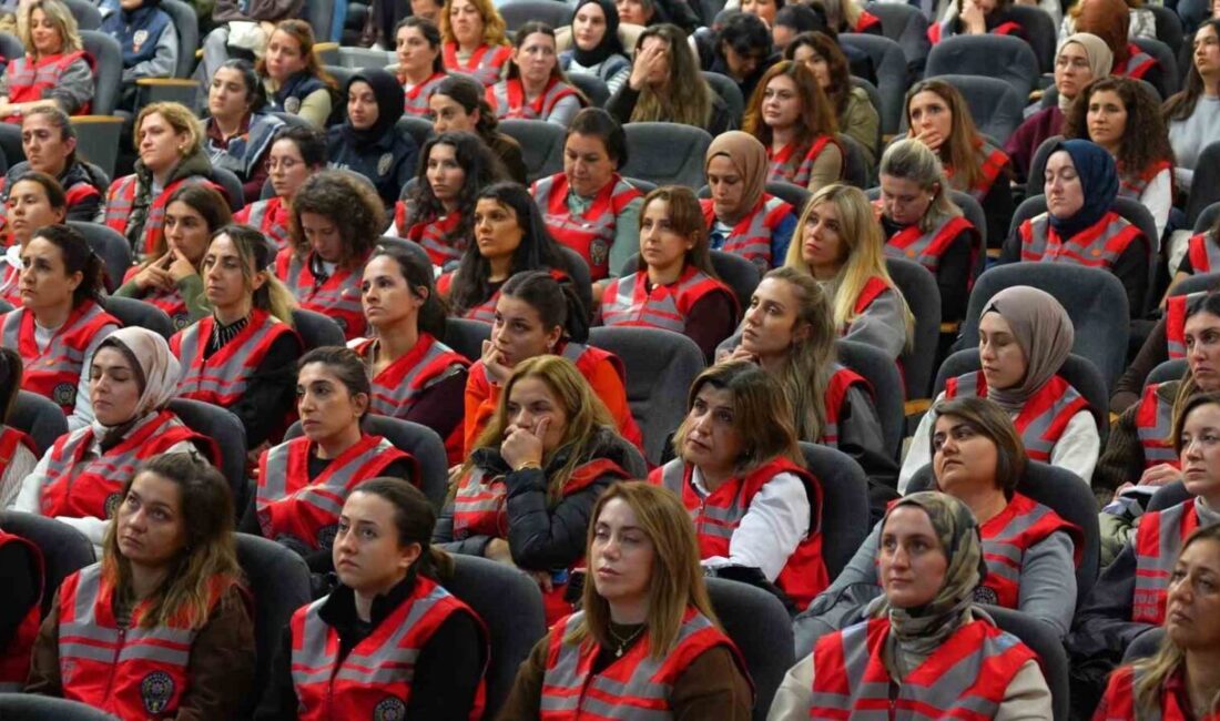 Tekirdağ İl Emniyet Müdürlüğü'nde, kadın polisler için gerçekleştirilen "Kadın Yasal