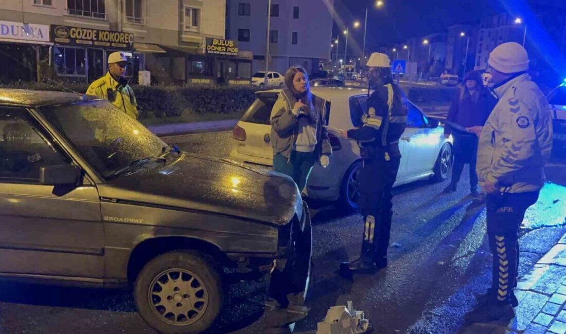 Çorlu’da Maddi Hasar Oluşturan Kazada Sürücü Olay Yerinden Kaçtı Tekirdağ Çorlu'da meydana gelen kazada, S.G. kontrolündeki otomobile arkadan çarpan