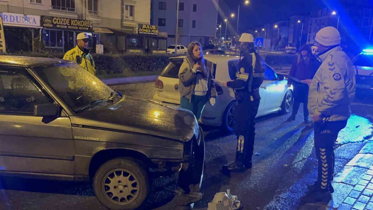 Tekirdağ Çorlu'da meydana gelen kazada, S.G. kontrolündeki otomobile arkadan çarpan