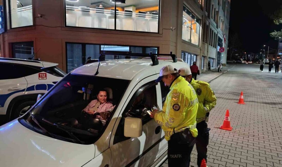 Tekirdağ’da Trafik Denetimlerinde 26 Bin 332 TL Ceza Kesildi Tekirdağ'ın Süleymanpaşa ilçesinde, Değirmenaltı Caddesi'nde gerçekleştirilen denetimlerde 106 araç kontrol