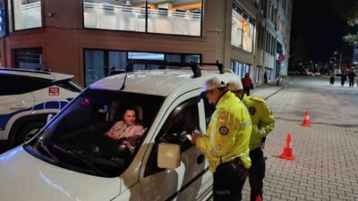 Tekirdağ'ın Süleymanpaşa ilçesinde, Değirmenaltı Caddesi'nde gerçekleştirilen denetimlerde 106 araç kontrol