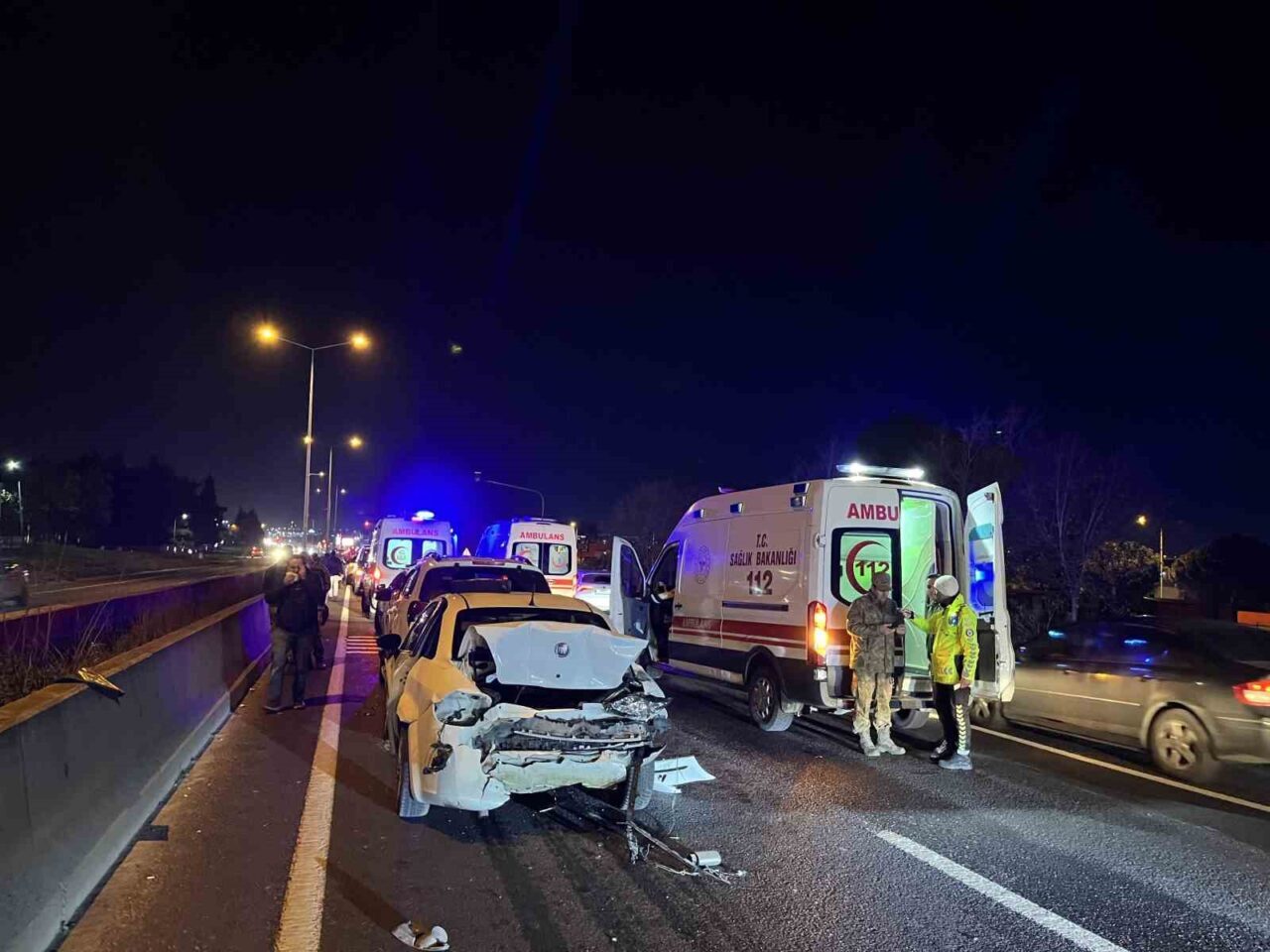 Tekirdağ'ın Çorlu ilçesindeki İstanbul Caddesi'nde 5 aracın karıştığı zincirleme kazada