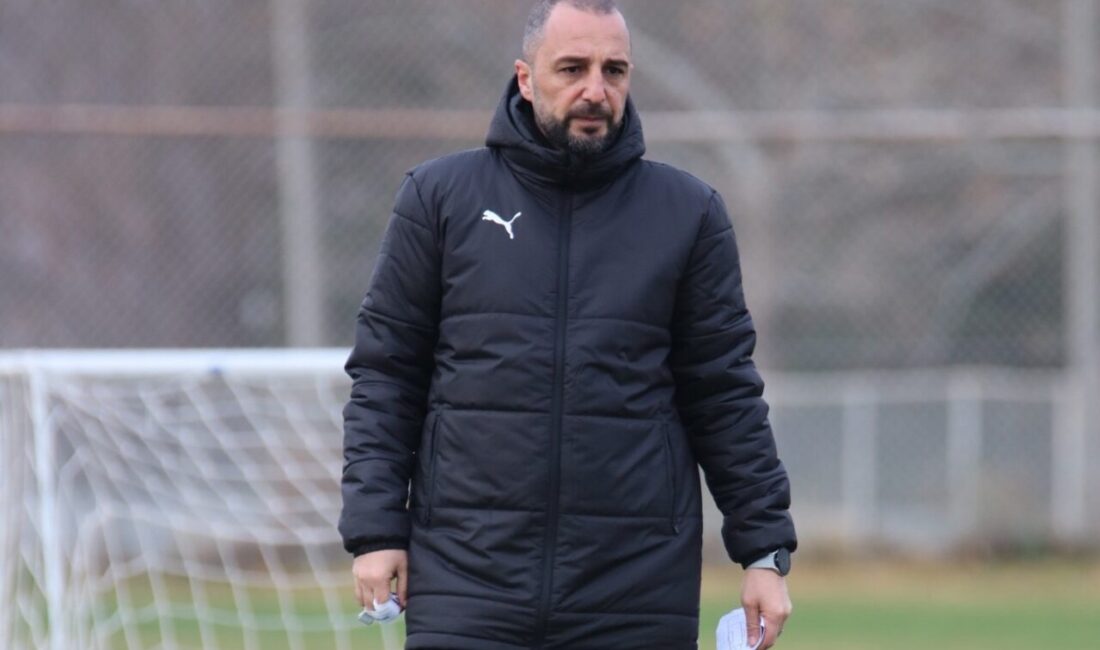 Elazığspor Teknik Direktörü Çağlayan’dan taraftarlara destek çağrısı: “Kötü günler geride kalacak” Elazığspor'un Teknik Direkörü Adem Çağlayan, taraftar desteği isteyerek Elazığspor'un her