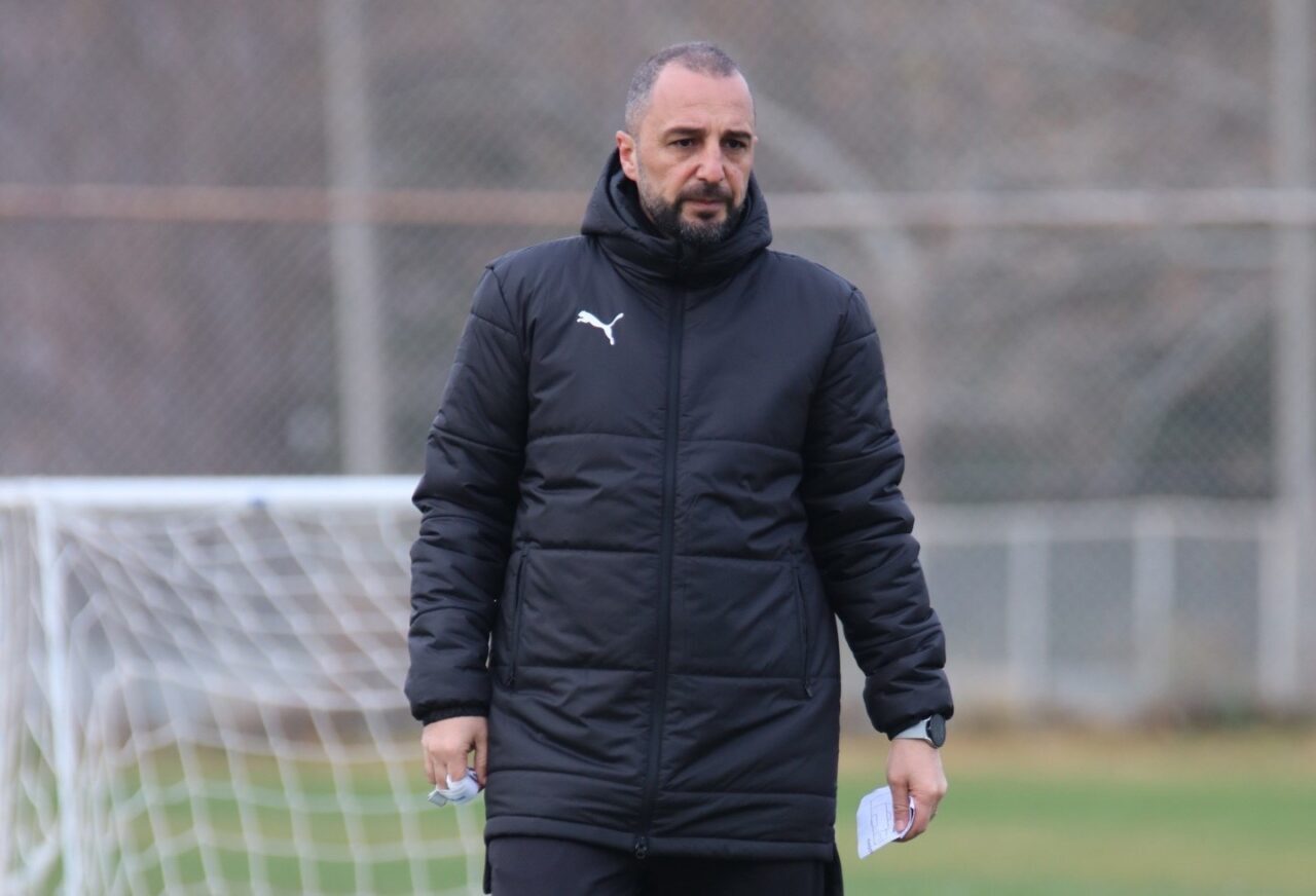 Elazığspor'un Teknik Direkörü Adem Çağlayan, taraftar desteği isteyerek Elazığspor'un her