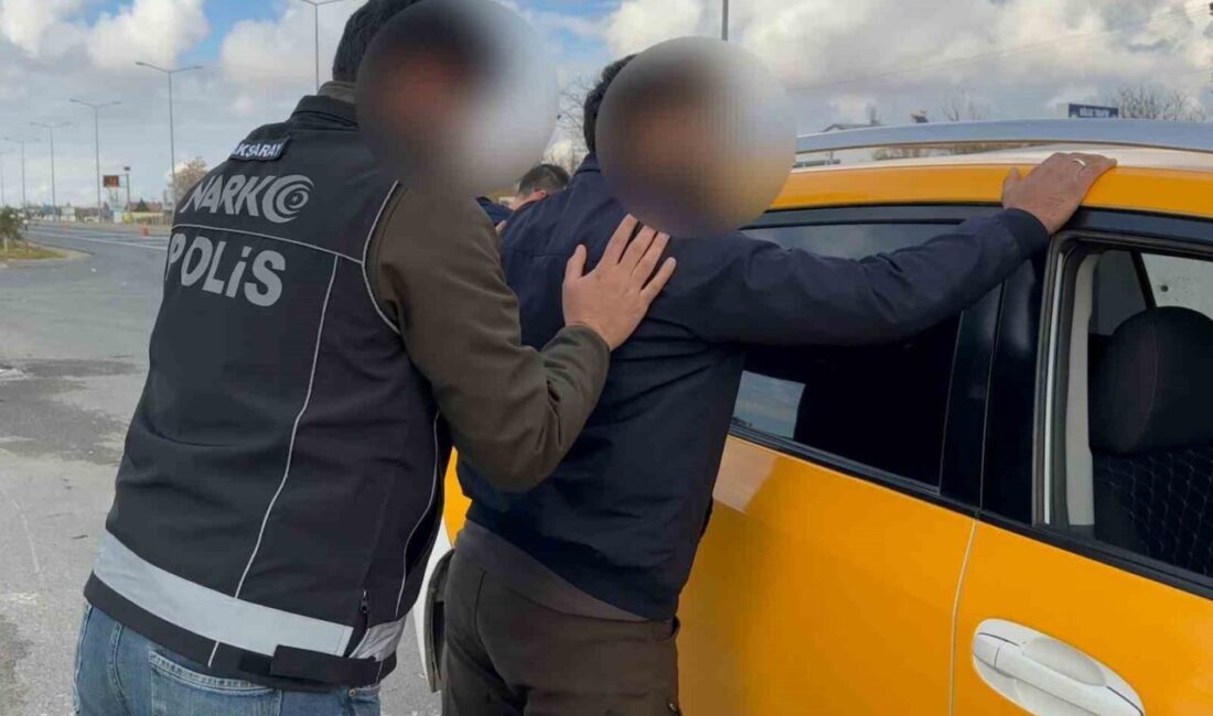 Aksaray'da polis, şüpheli bir taksiyi durdurduğunda, taksici V.E.M.'nin dolandırıcılık yaparak