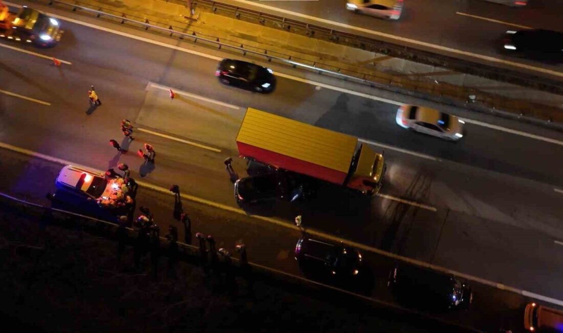 TEM Otoyolu'nda Ankara yönünde ilerleyen bir otomobil, önce cip, ardından