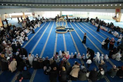 Terzibaba Camii’nde “Üç Aylar Çocuk Şenliği” Heyecanı, Miniklere Neşe Dağıttı