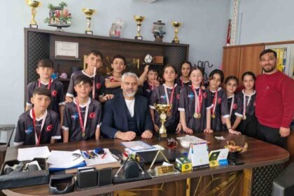 TESKOMB Süphan Ortaokulu’ndan korfbolda şampiyonluk gururu