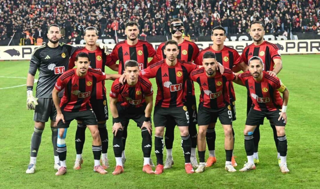 Eskişehirspor, Karşıyaka’yı 3-0 Yenerek 3. Lig’de Fark Yaratmayı Başardı TFF 3. Lig 4. Grup'ta Eskişehirspor, Karşıyaka'yı 3-0 yenerek önemli