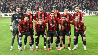 Eskişehirspor, Karşıyaka’yı 3-0 Yenerek 3. Lig’de Fark Yaratmayı Başardı TFF 3. Lig 4. Grup'ta Eskişehirspor, Karşıyaka'yı 3-0 yenerek önemli