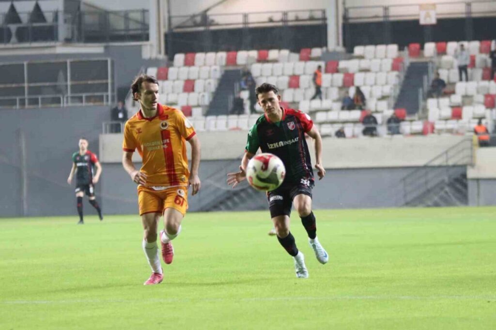 Karşıyaka, Tire 2021 FK’yı 2-1’lik skorla geçerek önemli bir galibiyet elde etti.
