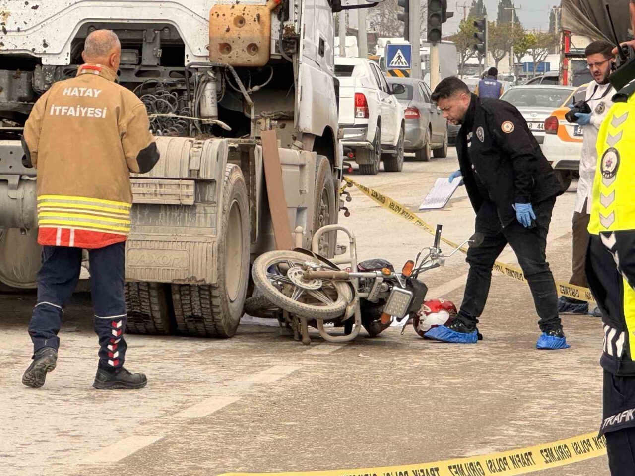 Hatay'da motosiklet ile tır arasında meydana gelen kazada, Menar Elhüseyin