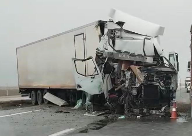 Konya'nın Karapınar ilçesinde sabah saatlerinde meydana gelen kazada, arıza nedeniyle