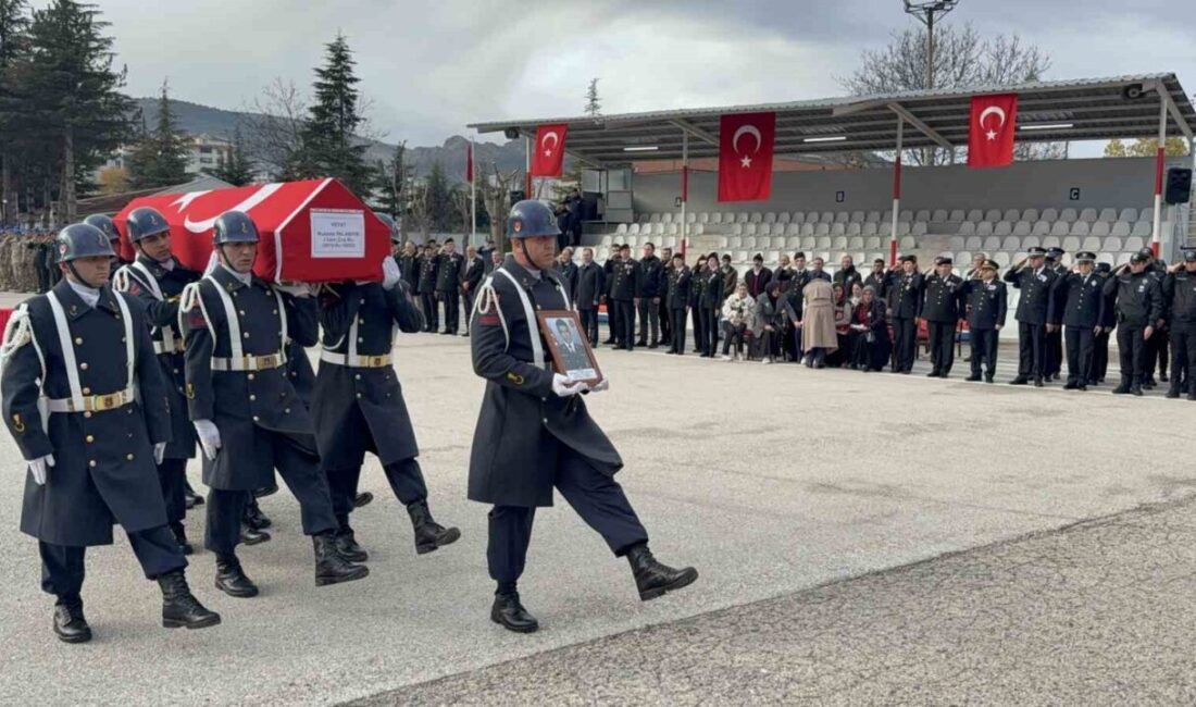 Niksar’da Görev Başında Kalp Krizi Geçiren Uzman Çavuş Hayatını Kaybetti Tokat’ın Niksar ilçesinde, Jandarma Uzman Çavuş Mustafa Palabıyık (33), görev