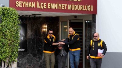 Adana'da Ö.F. (45) isimli şahsın evine düzenlenen operasyonda ruhsatsız silahlar