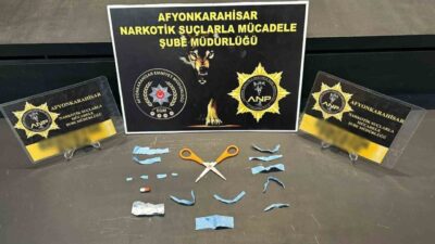 Afyonkarahisar'da düzenlenen narkotik operasyonunda, uyuşturucu satıcıları H.D., İ.K. ve İ.D.