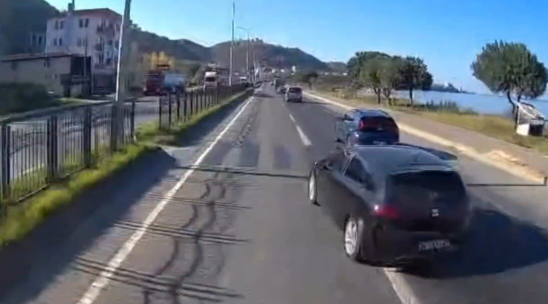 Trabzon'un Araklı ilçesindeki Araklı-Bayburt yolu ve Karadeniz sahil yolunda, tehlikeli