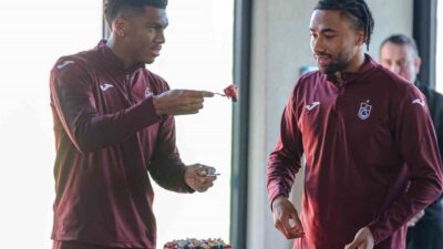 Trabzonspor, Göztepe ile oynayacağı maç için İzmir'e hareket etti. Takım,