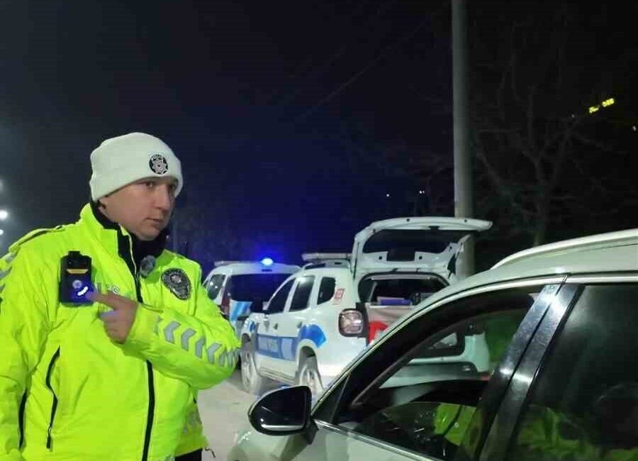 Sakarya'da trafik denetimlerinin şeffaflığını artırmak amacıyla İl Emniyet Müdürlüğü, polislerin