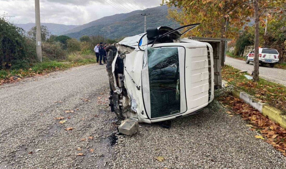 İzmir'in Ödemiş ilçesinde, traktörün şerit değiştirmesi sonucu E.U. (19) idaresindeki