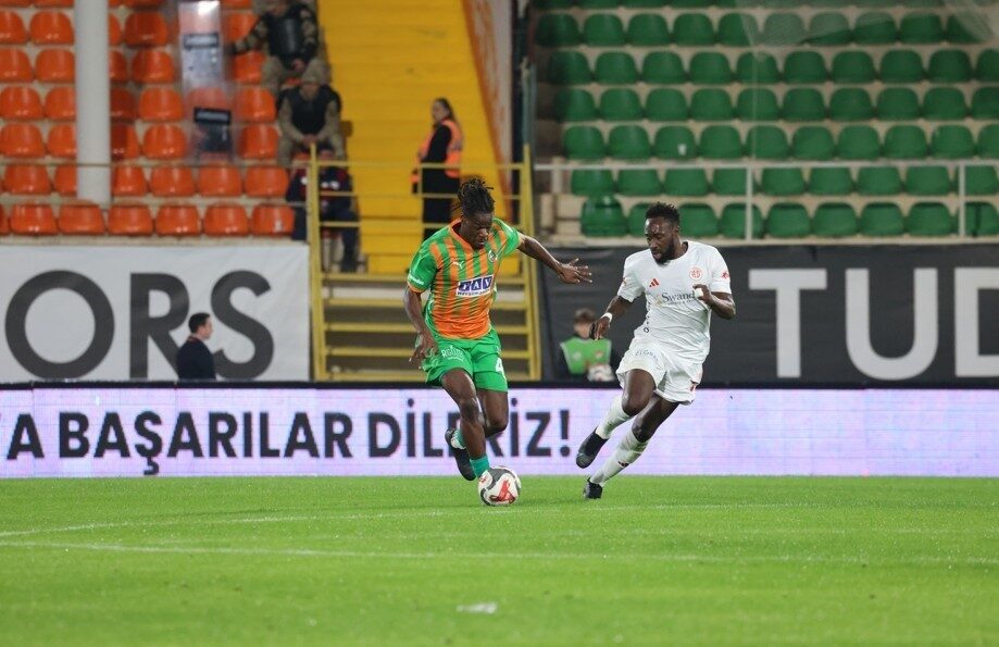 Trendyol Süper Lig’in 15. haftasında Alanyaspor, Antalyaspor ile 0-0 berabere