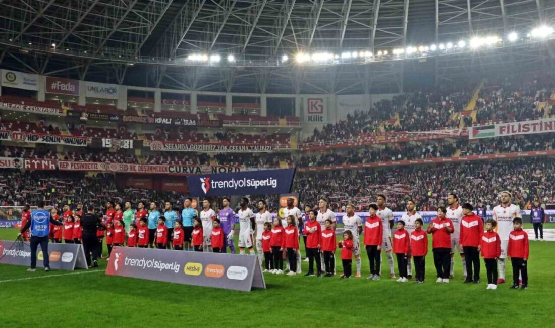 Antalyaspor, Galatasaray ile 16. haftada Süper Lig mücadelesine başladı: İlk dakikalar sarı-kırmızılıların lehine 2-0 sonuçlandı. Trendyol Süper Lig'in 16. haftasında, Antalyaspor ile Galatasaray maçının başlama