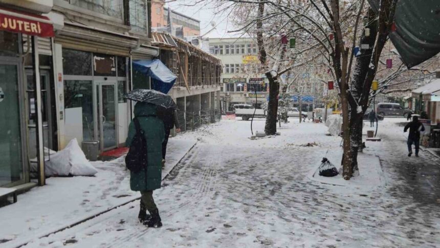 Tunceli’de Meteoroloji Uyarısı Sonrası Kar Yağışı Etkili Olmaya Başladı