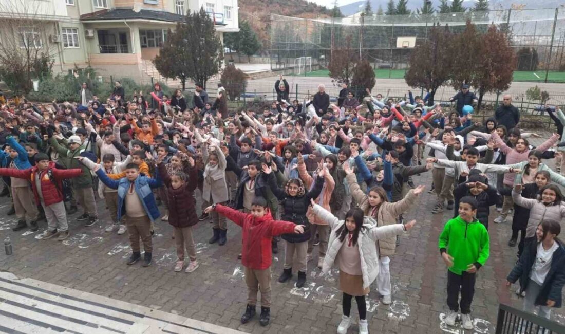 Tunceli'de Sağlıklı Hayat Merkezi uzmanları, Diyap Ağa ve Vali Mehmet