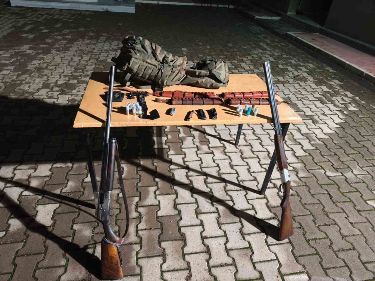 Tunceli'de jandarma ve Doğa Koruma ve Milli Parklar ekipleri, yasa