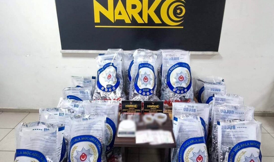 Manisa’da Uyuşturucu Operasyonunda İki Şüpheli Tutuklandı Manisa'nın Turgutlu ilçesinde, Narkotik Suçlarla Mücadele ekipleri A.Z. (27) ve