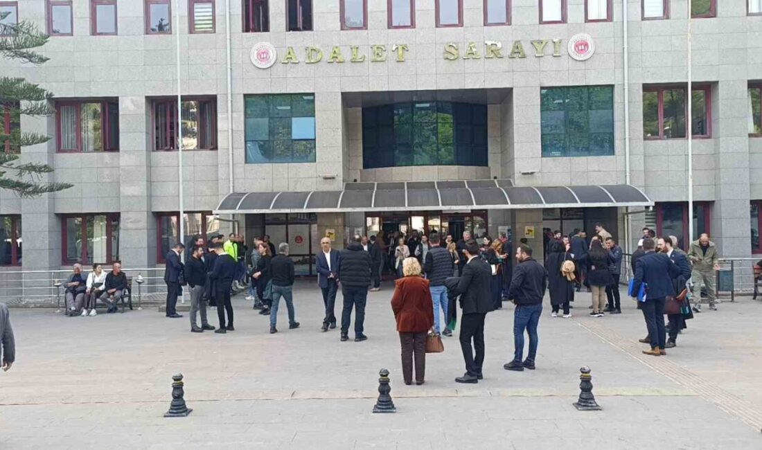 Manavgat Belediyesi’nde Yolsuzluk Soruşturmasında İlk Duruşma Gerçekleşti, Bazı Sanıklar Tahliye Edildi Manavgat Belediyesi'ne yönelik yolsuzluk ve rüşvet soruşturmasında yargılanan 41 sanıktan