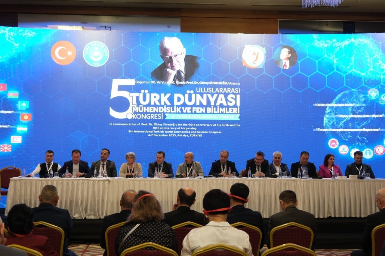 Türk Eğitim-Sen Genel Başkanı Talip Geylan, Antalya'da düzenlenen "5. Uluslararası