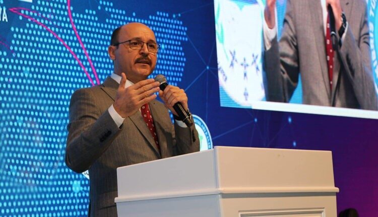 Türk Eğitim-Sen Genel Başkanı Talip Geylan, öğretmenlerin eğitimin temel unsuru