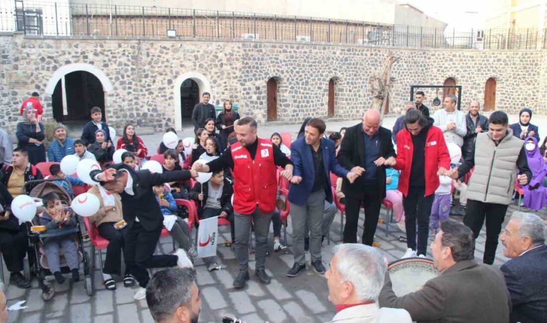 Dünya Engelliler Günü’nde Türk Kızılayı’ndan Özel Gereksinimli Çocuklara Özel Etkinlik Dünya Engelliler Günü'nde Türk Kızılayı'nın Cizre Dengbej evinde düzenlediği etkinlikte
