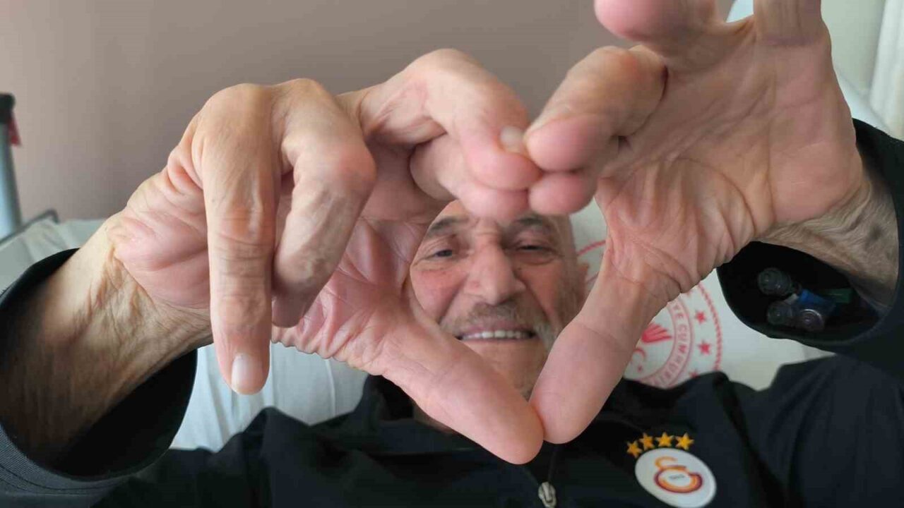 Ünlü oyuncu Coşkun Göğen, Antalya'da üç gündür hastanede tedavi görmekteydi.