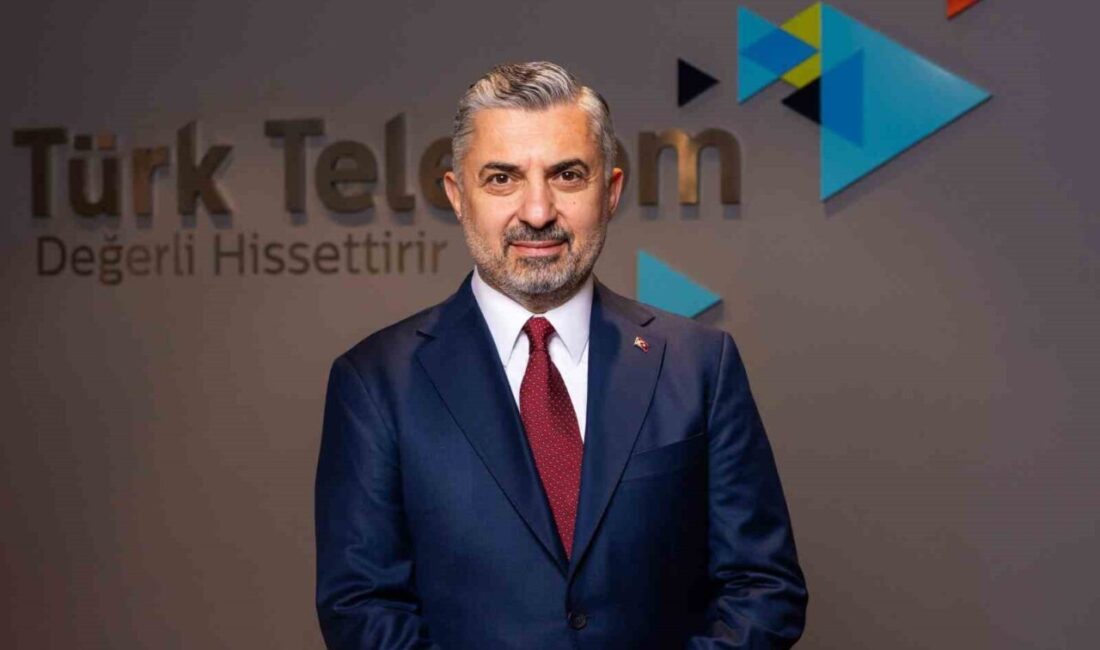 Türk Telekom, AKM'de 'Sesli Adımlar' ve 'Erişilebilir Tiyatro' projeleriyle görme