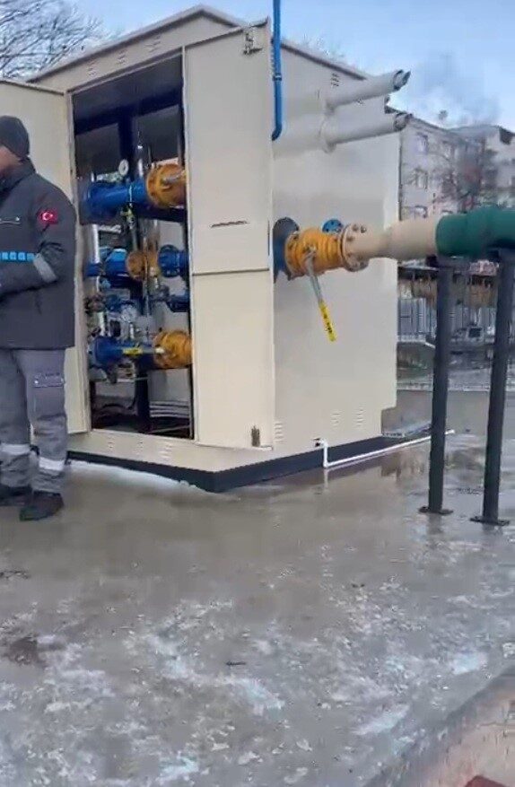 Türkeli ilçesinde doğalgaz kesintisi sona erdi, gaz verilmeye başlandı.