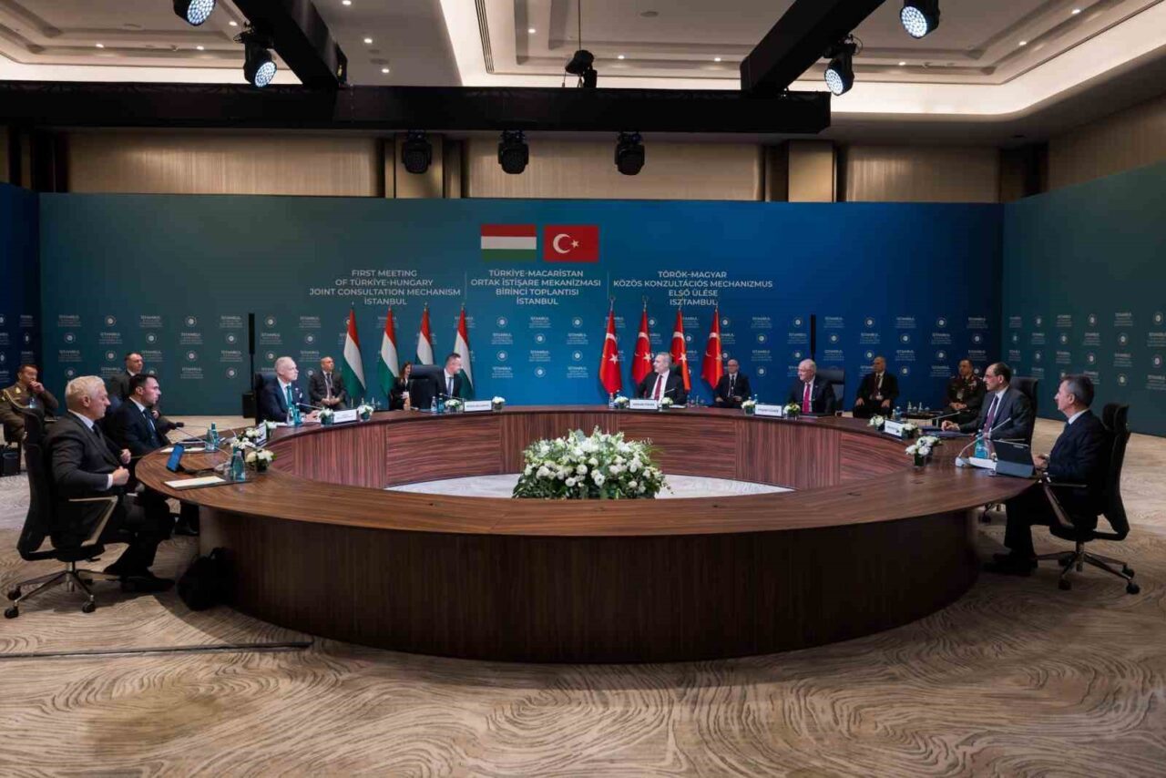 Dışişleri Bakanı Hakan Fidan’ın liderliğinde İstanbul'da gerçekleştirilen "Türkiye-Macaristan Ortak İstişare