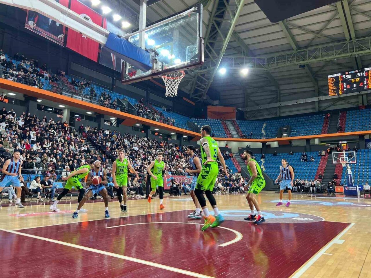 Trabzonspor, Türkiye Sigorta Basketbol Süper Ligi'nin 10. haftasında Tofaş'ı 92-87'lik