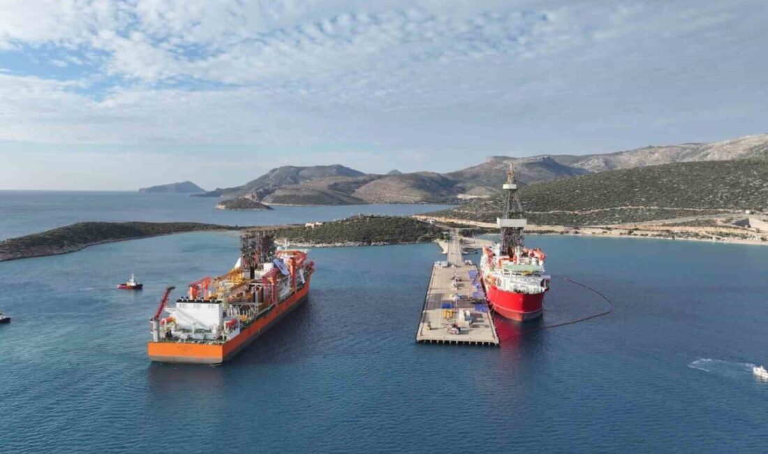 Türkiye, Mersin'in Taşucu Limanı'nda 6. sondaj gemisi 'West Dorado'yu karşıladı.